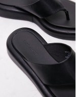 Jonah toe post footbed sandal in black