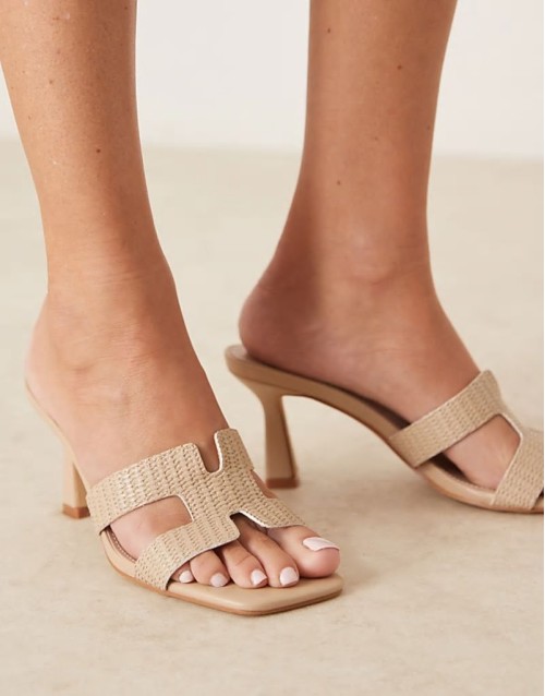 ‌Stylish Zelda kitten heeled mule sandals in natural raffia
